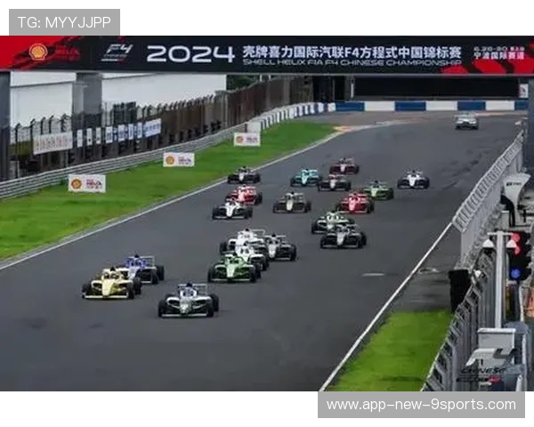 车队培训：年轻车手的成长路径，车手培训需要多长时间